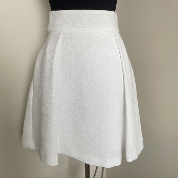 🤍 Cute White Skirt (Black Halo) - Picture 1 of 7